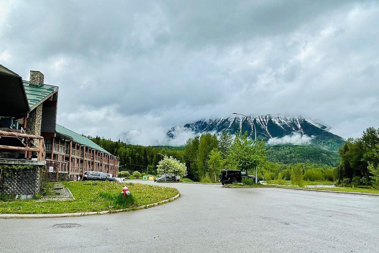 Fernie Stanford Resort Екстериор снимка